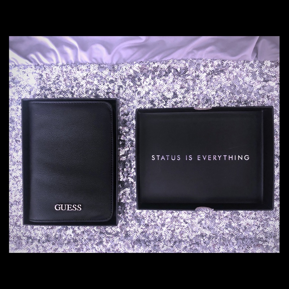 🦩CLEARANCE! NWT Guess Elite Passport Wallet Case